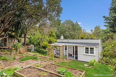 Photo of property in 43 Kauri Point Road, Laingholm, Auckland, 0604