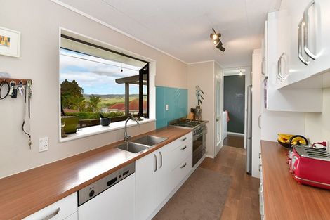 Photo of property in 22 Hand Road, Helensville, 0800