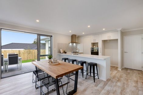 Photo of property in 18 Sam Heywood Place, Pyes Pa, Tauranga, 3112