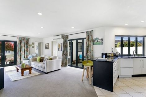 Photo of property in 28 Fairview Terrace, Waipahihi, Taupo, 3330