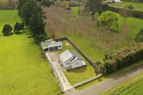 Photo of property in 76 Whakahoro Road, Manakau, Levin, 5573