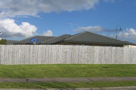 Photo of property in 26 Belcoo Crescent, East Tamaki, Auckland, 2013