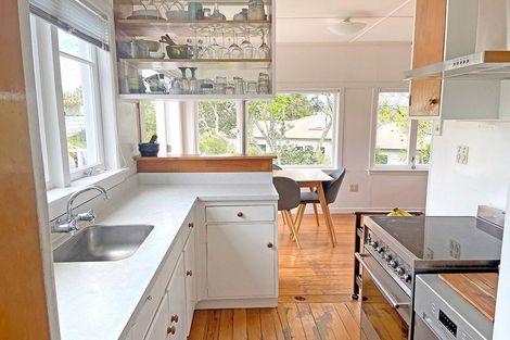 Photo of property in 986 Beach Road, Torbay, Auckland, 0630