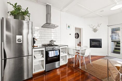 Photo of property in 44 Faraday Street, Hospital Hill, Napier, 4110