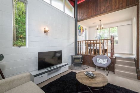 Photo of property in 9 Phillip Parade, Forrest Hill, Auckland, 0620