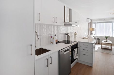 Photo of property in 2/134 Edmonton Road, Te Atatu South, Auckland, 0610