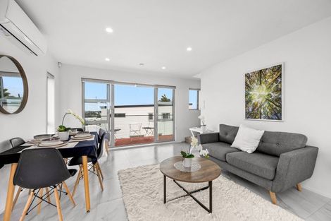 Photo of property in 298a Sunset Road, Windsor Park, Auckland, 0632