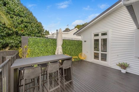 Photo of property in 75 Brougham Street, New Plymouth, 4310