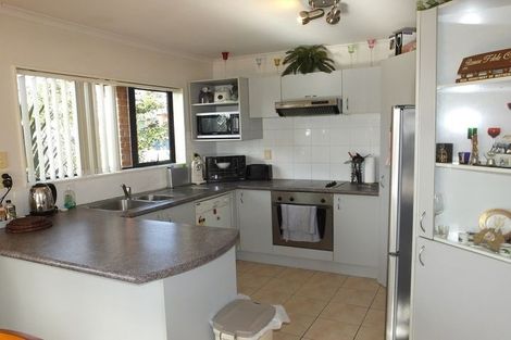 Photo of property in 22 Greenberry Drive, Ranui, Auckland, 0612