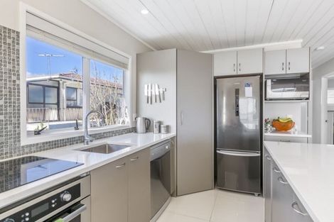 Photo of property in 1354a Whangaparaoa Road, Army Bay, Whangaparaoa, 0930