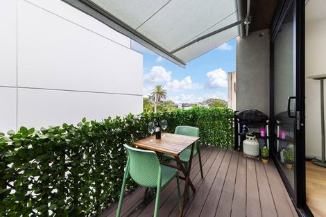 Photo of property in Sugar Lane Apartments, 4/31 Rawene Road, Birkenhead, Auckland, 0626