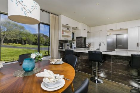 Photo of property in 1030 Peak Road, Helensville, 0875