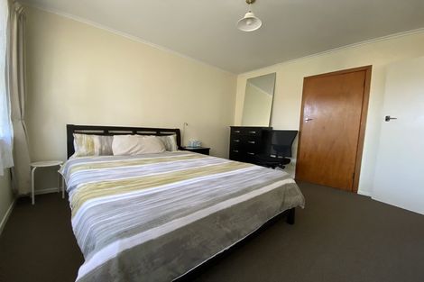 Photo of property in 4/3 Buscomb Avenue, Henderson, Auckland, 0610