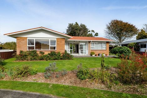 Photo of property in 8 Warren Place, Frankleigh Park, New Plymouth, 4310