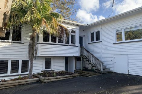 Photo of property in 18 Waiohua Road, Greenlane, Auckland, 1061