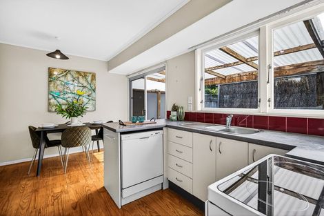 Photo of property in 12 Firle Place, Green Bay, Auckland, 0604