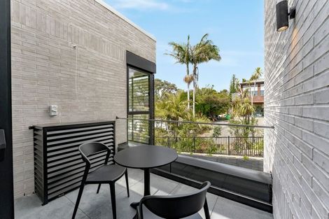 Photo of property in 21e Arahia Street, Northcote, Auckland, 0627