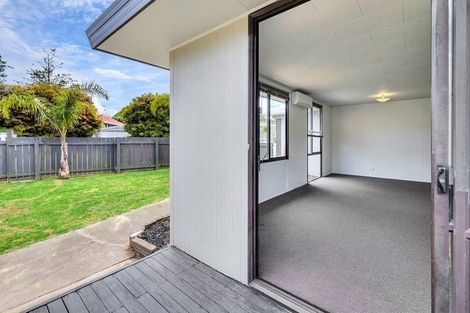 Photo of property in 28 Devonshire Road, Unsworth Heights, Auckland, 0632