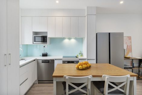 Photo of property in 5b Beach Road, Te Atatu Peninsula, 0610