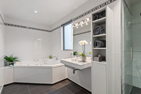 Photo of property in 1/64 Holly Road, St Albans, Christchurch, 8014