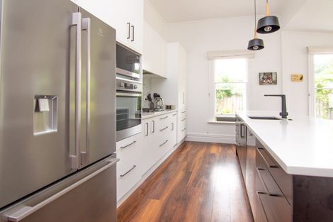 Photo of property in 11 Colombo Street, Hokowhitu, Palmerston North, 4410