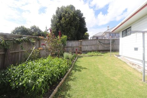 Photo of property in 2/99 Ocean View Road, Hillcrest, Auckland, 0627