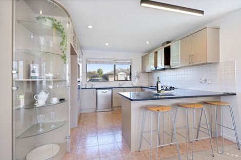 Photo of property in 33 South Kensington Way, Henderson, Auckland, 0612