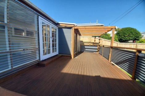 Photo of property in 18 Somerset Avenue, Newtown, Wellington, 6021