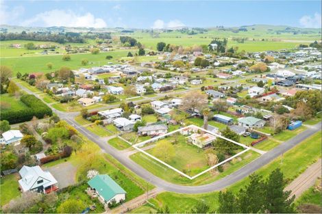 Photo of property in 18 Williams Street, Otane, 4202