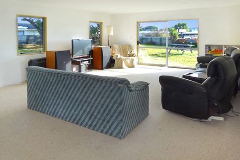 Photo of property in 4 Muritai Grove, Himatangi Beach, Foxton, 4891