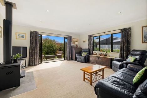 Photo of property in 8 Alpha Close, Wanaka, 9305