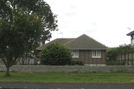 Photo of property in 2/15 Tiri Tiri Road, Birkdale, Auckland, 0626
