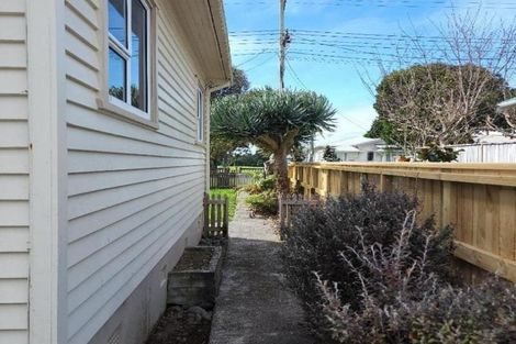 Photo of property in 42 Fitzroy Road, Fitzroy, New Plymouth, 4312