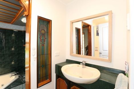 Photo of property in 20 Parris Street, Moturoa, New Plymouth, 4310