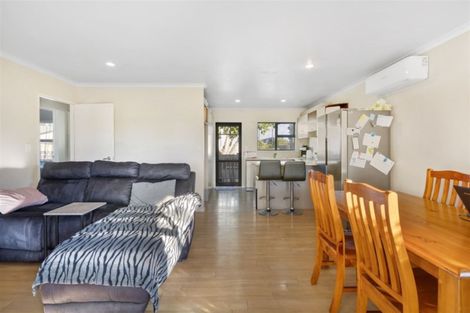 Photo of property in 20 Ward Crescent, Te Atatu Peninsula, Auckland, 0610