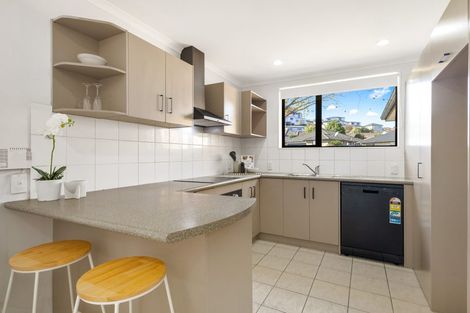 Photo of property in 185 Keri Vista Rise, Papakura, 2110