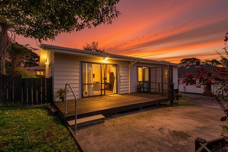 Photo of property in 1/98 Barrys Road, Glendene, Auckland, 0602