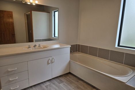 Photo of property in 2/17 Belleview Terrace, Mount Pleasant, Christchurch, 8081