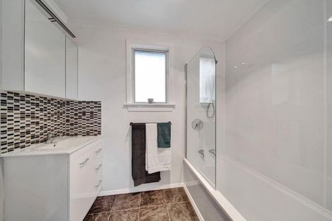 Photo of property in 8 Bone Crescent, Hawera, 4610