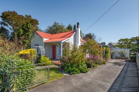 Photo of property in 17 Cambridge Road, Martinborough, 5711