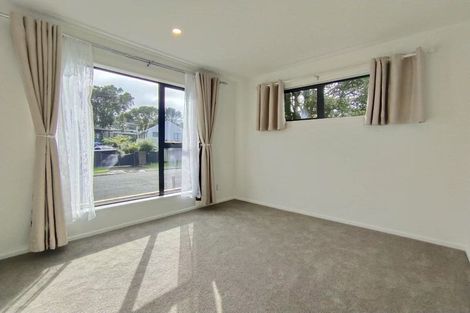 Photo of property in 43d West Harbour Drive, West Harbour, Auckland, 0618