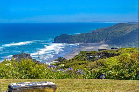 Photo of property in 11 Te Ahuahu Road, Piha, New Lynn, 0772