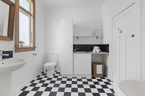 Photo of property in 87 Pendarves Street, New Plymouth, 4310