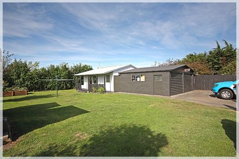 Photo of property in 27 Nuku Street, Tangimoana, 4822