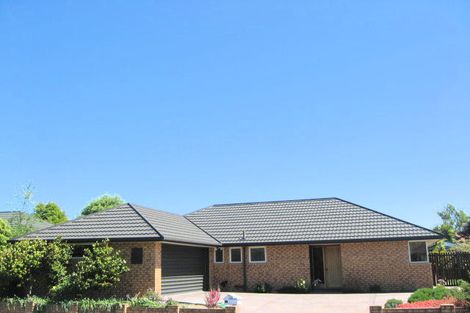 Photo of property in 17 Farquhars Road, Redwood, Christchurch, 8051