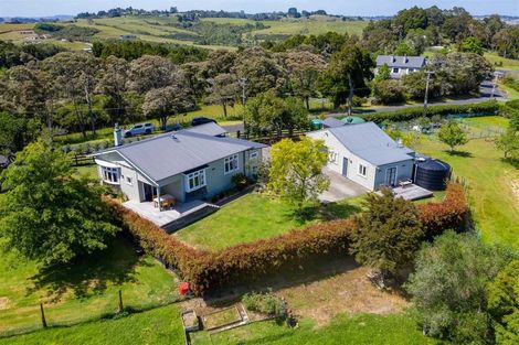Photo of property in 17 Griggs Road, Whitford, Howick, 2571