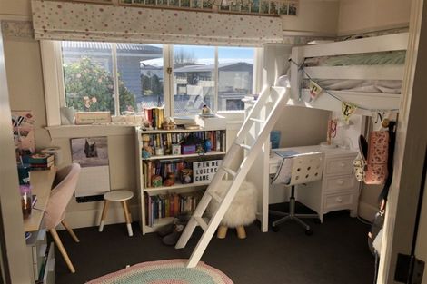 Photo of property in 32 Normans Road, Strowan, Christchurch, 8052