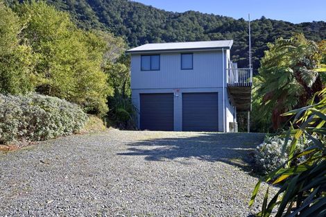 Photo of property in 20 Worlds End Road, Tennyson Inlet, 7195