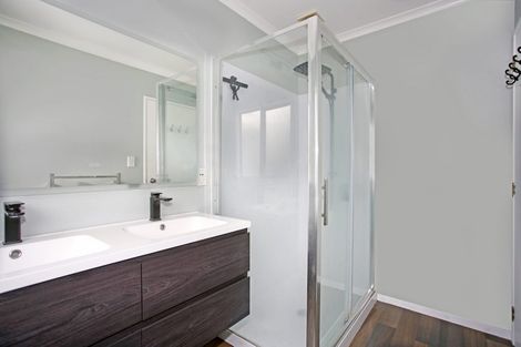 Photo of property in 73a Sandspit Road, Waiuku, 2123