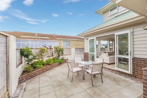 Photo of property in 53 Oxford Street, Tawa, Wellington, 5028
